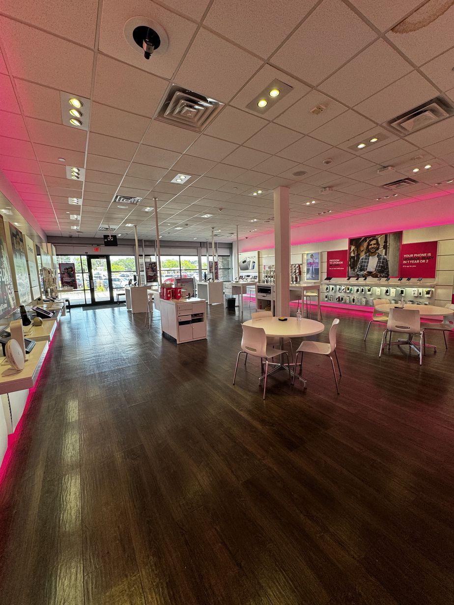 Interior photo of T-Mobile Store at Creekwood Commons, Kansas City, MO