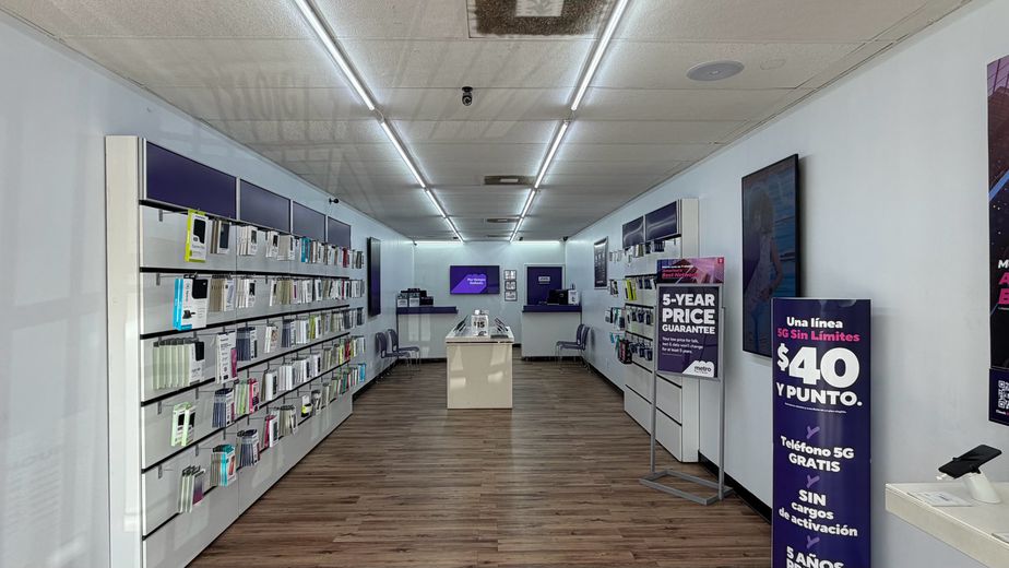 Metro by T-Mobile 7710 Bellaire Blvd - 7710 Bellaire Blvd 
