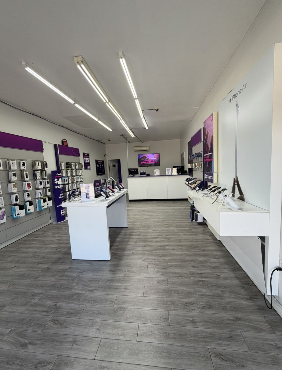 Metro by T-Mobile 1012 Edgebrook Dr - 1012 Edgebrook Dr 
