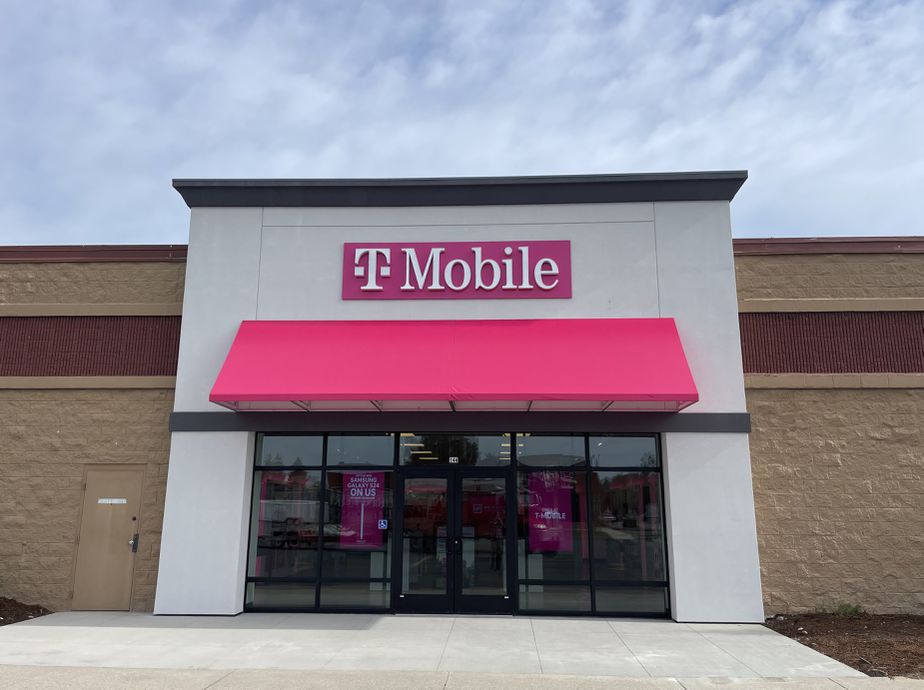 Exterior photo of T-Mobile Store at Bonner Mall, Ponderay, ID