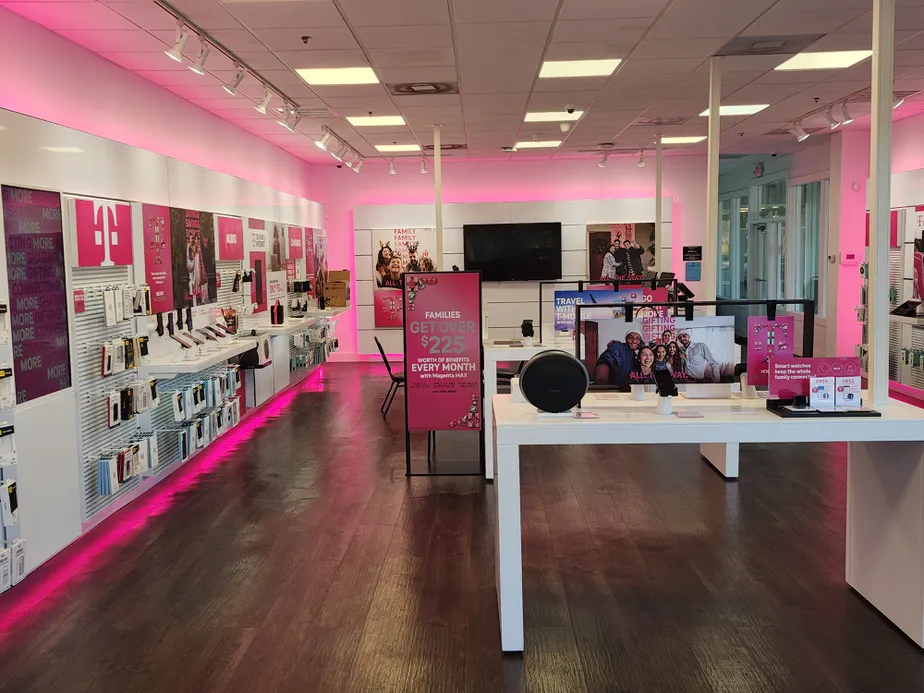  Interior photo of T-Mobile Store at Wm Hilton Pkwy & Queens Way, Hilton Head, SC 