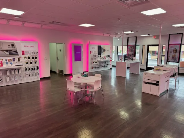  Interior photo of T-Mobile Store at Boulder Plaza, Ruidoso, NM 