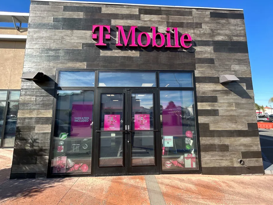 Exterior photo of T-Mobile Store at Beach & Garden Grove, Stanton, CA