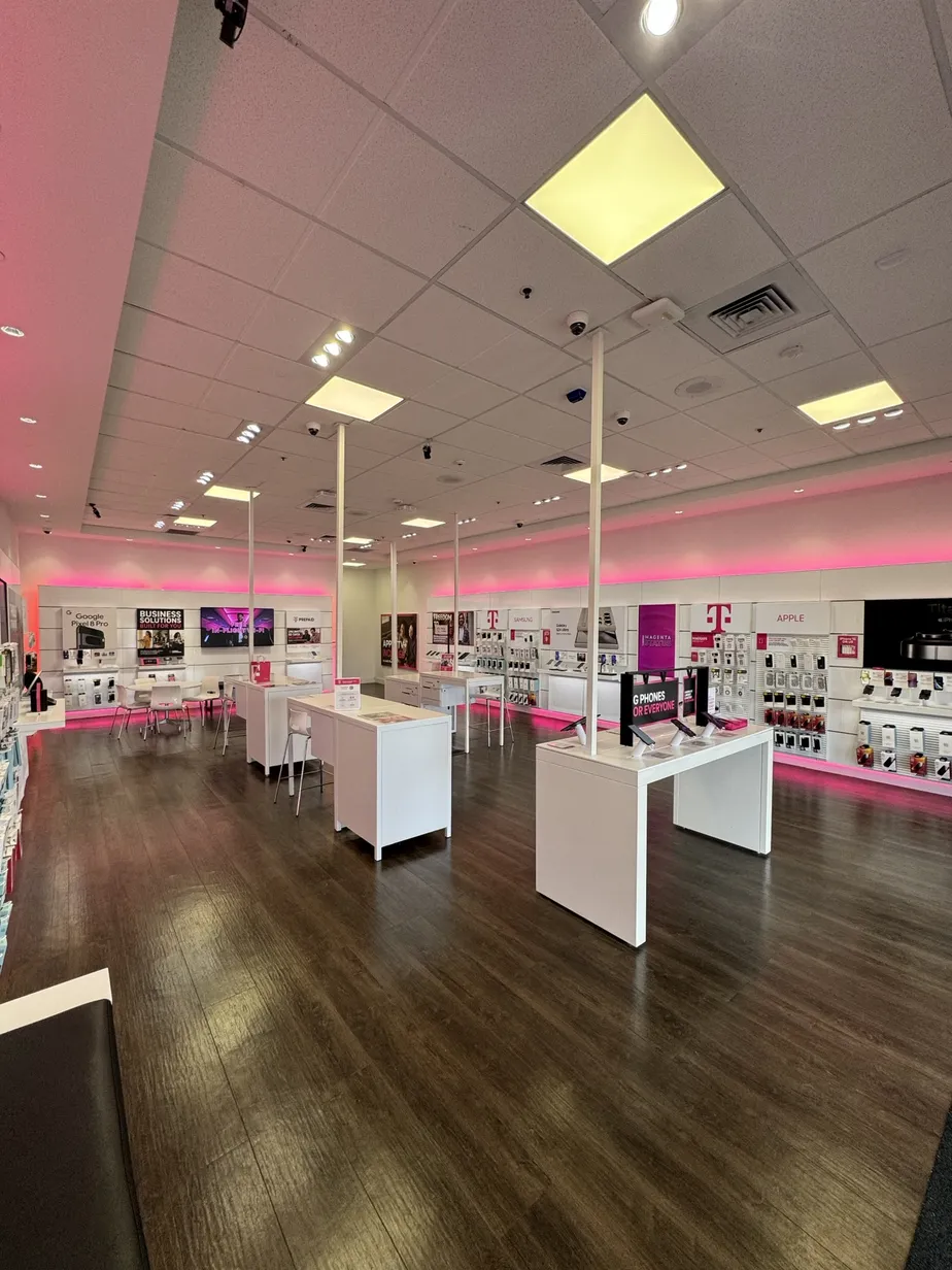  Interior photo of T-Mobile Store at Trussville Plaza, Birmingham, AL 