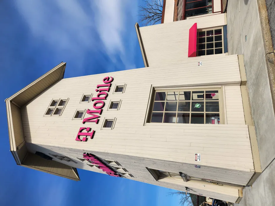 Exterior photo of T-Mobile Store at South Burlington, VT, South Burlington, VT