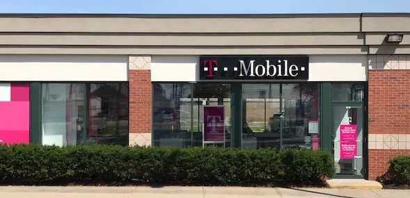 Exterior photo of T-Mobile store at Lynnway & Shepard, Lynn, MA