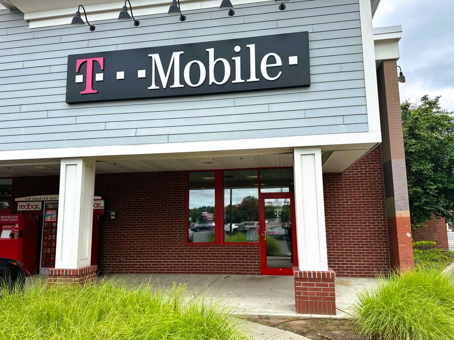Exterior photo of T-Mobile Store at Springfield - Forest Park, Springfield, MA