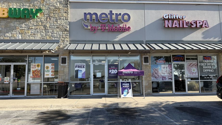 Metro by T-Mobile 1030 Norwood Park Blvd - 1030 Norwood Park Blvd 