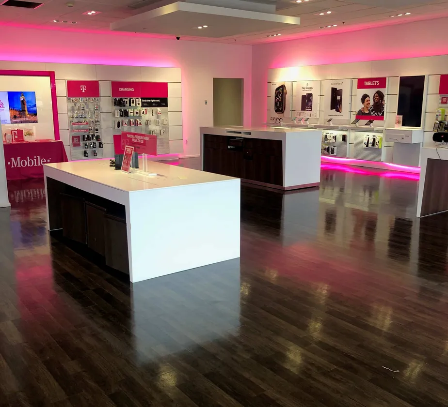 Foto del interior de la tienda T-Mobile en Washington Blvd & Commerce Dr, Lansdowne, MD