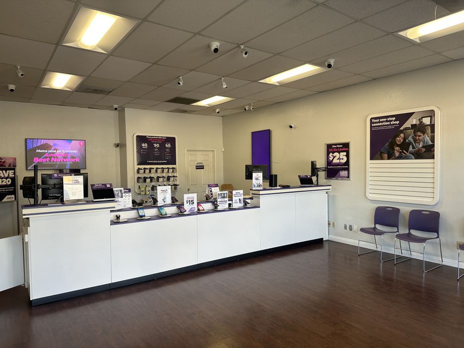 Metro by T-Mobile 5150 Huntington Dr S - 5150 Huntington Dr S 