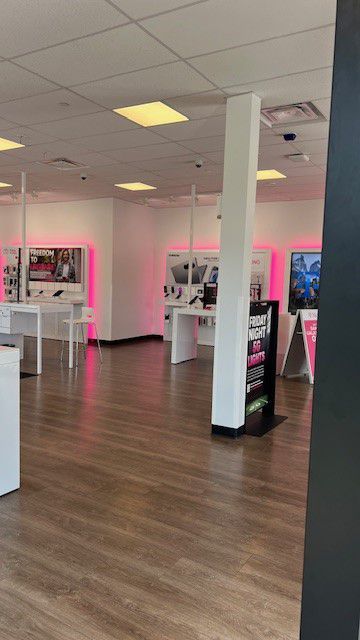 Interior photo of T-Mobile Store at AZ-69 & Prescott Lakes Pkwy, Prescott, AZ