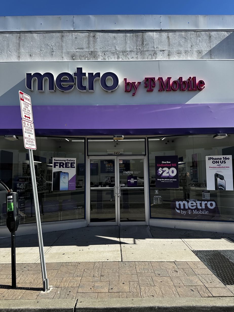 Metro by T-Mobile 342 Main St - 342 Main St 