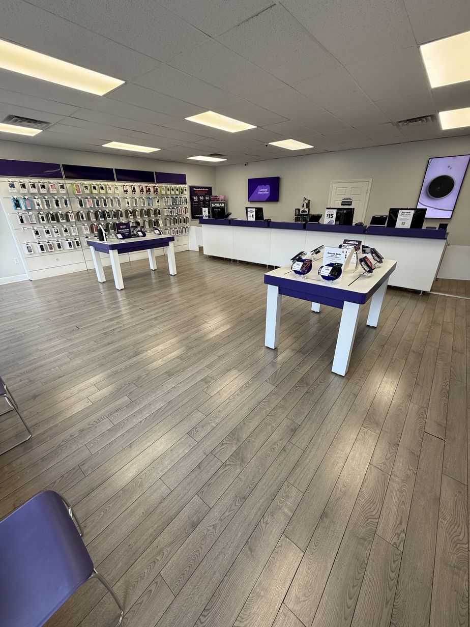 Metro by T-Mobile 2290 NW 28th St - 2290 NW 28th St 