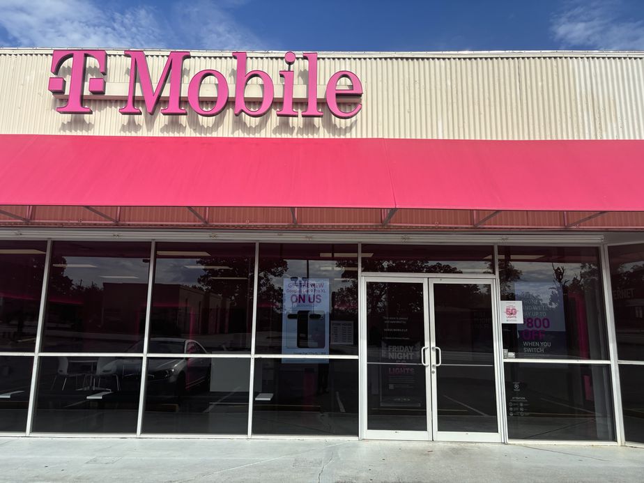 Exterior photo of T-Mobile Store at Quintard Ave & E 22nd St, Anniston, AL