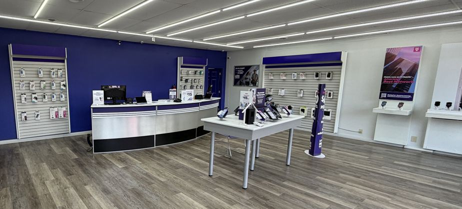Metro by T-Mobile 16502 SE Division St - 16502 SE Division St