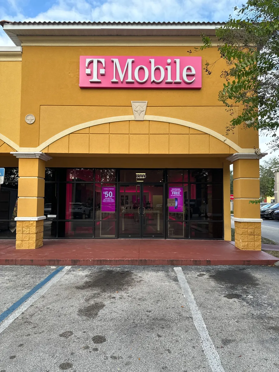 Exterior photo of T-Mobile Store at Kirkman & Metropolis, Orlando, FL