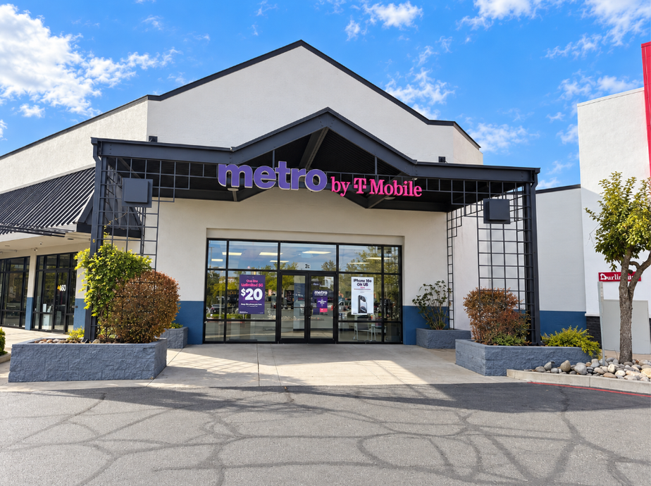 Metro by T-Mobile 1901 Silverada Blvd - 1901 Silverada Blvd 