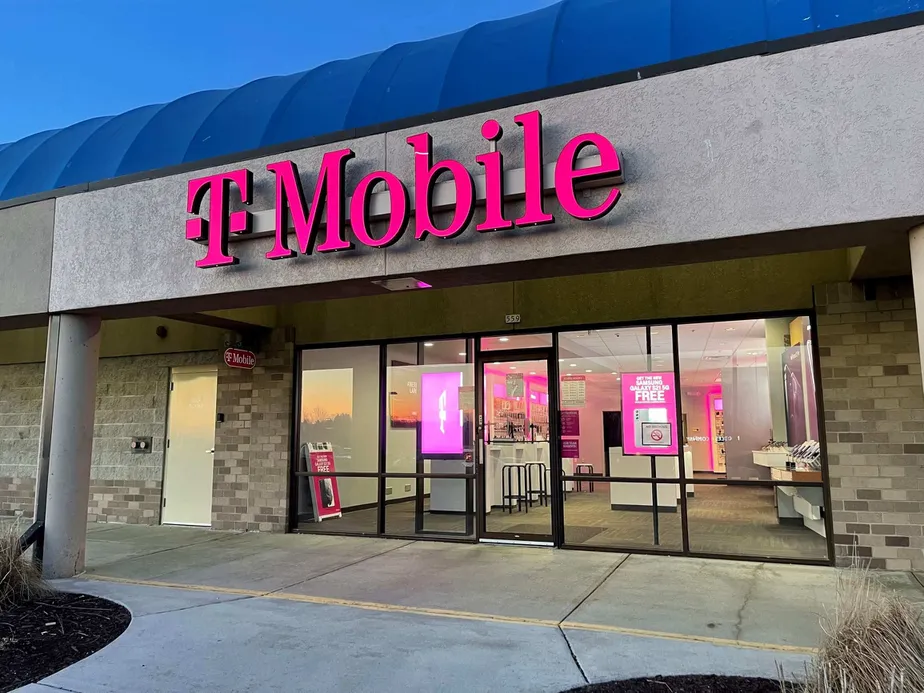 Exterior photo of T-Mobile store at Taylor Dr & Erie Ave, Sheboygan, WI