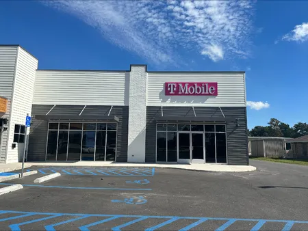  Exterior photo of T-Mobile Store at Rees St & Claude St, Breaux Bridge, LA 