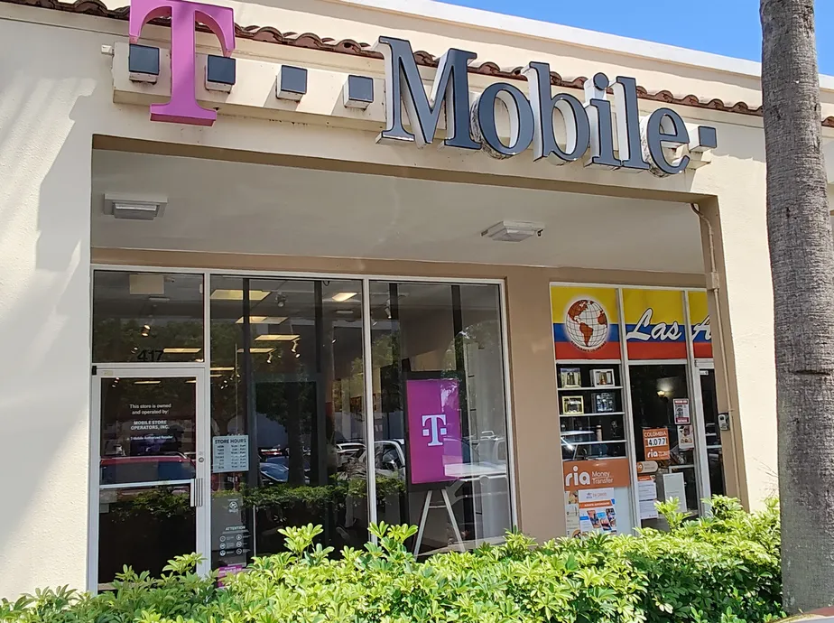  Exterior photo of T-Mobile Store at Sheridan & S Federal, Dania, FL 