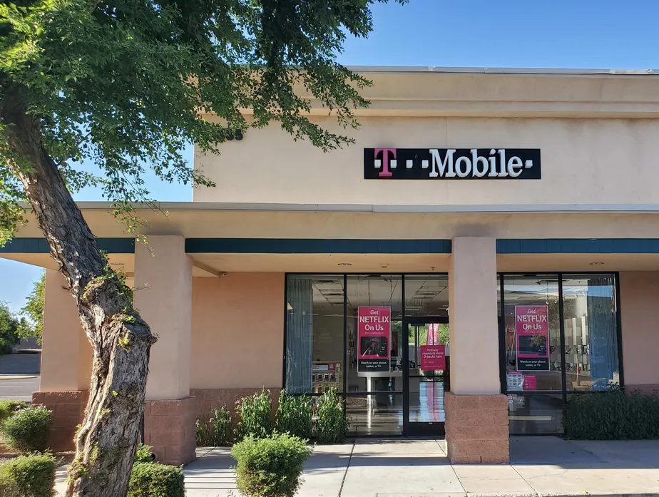 Exterior photo of T-Mobile store at E Warner Rd & S Val Vista Dr, Gilbert, AZ