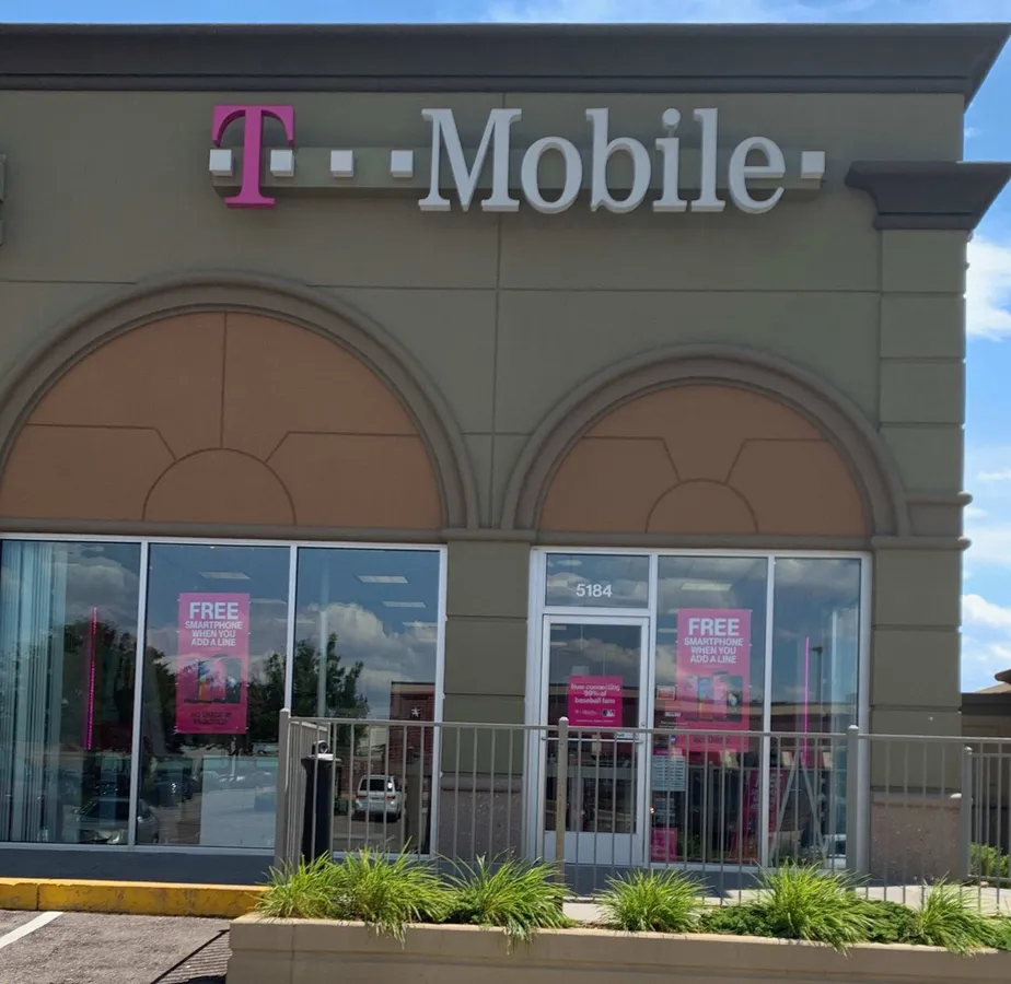 Exterior photo of T-Mobile store at Broadway & Belleview, Englewood, CO