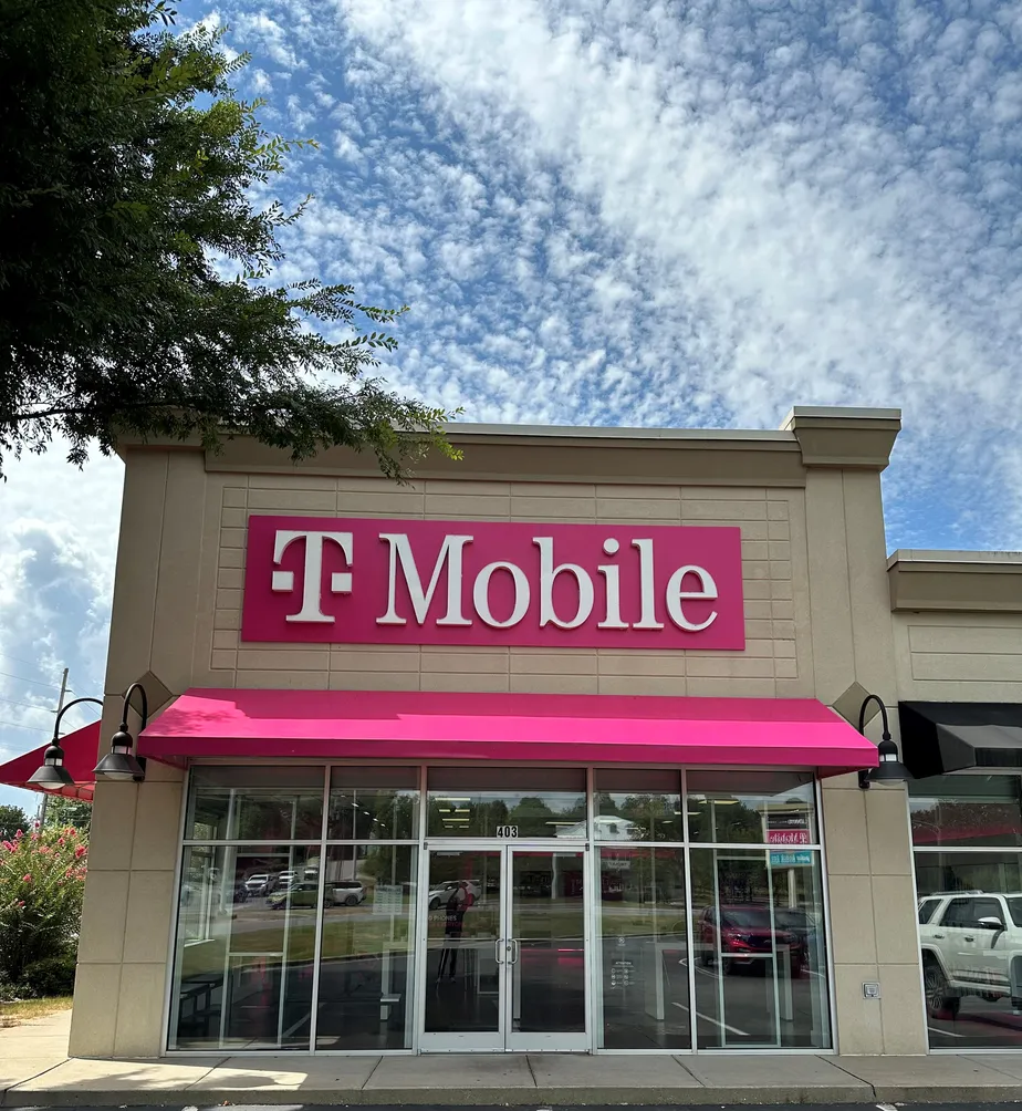 Exterior photo of T-Mobile Store at Florence Cox Crk Pky & Mall Dr, Florence, AL 