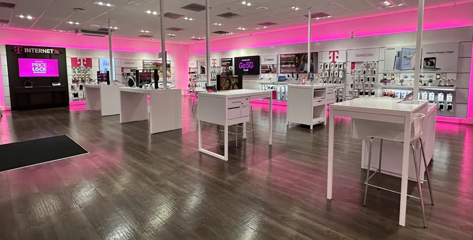 Foto del interior de la tienda T-Mobile en N Telshor & Lohman, Las Cruces, NM