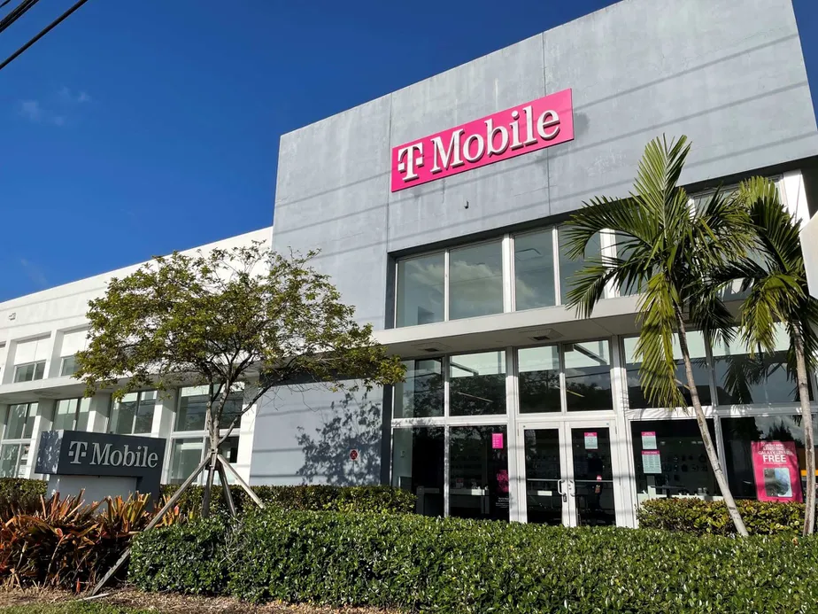 Exterior photo of T-Mobile store at Biscayne Blvd & Ne 178th St, Aventura, FL