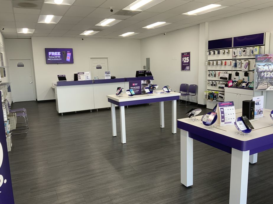 Metro by T-Mobile 700 NE Circle Blvd, - 700 NE Circle Blvd,