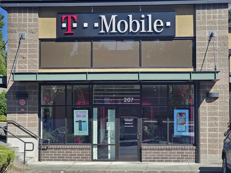 Exterior photo of T-Mobile Store at 1st Ave & 199th, Normandy Park, WA
