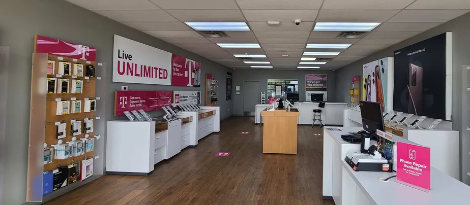 Interior photo of T-Mobile Store at N Stockton Hill Rd & Plaza Dr, Kingman, AZ 