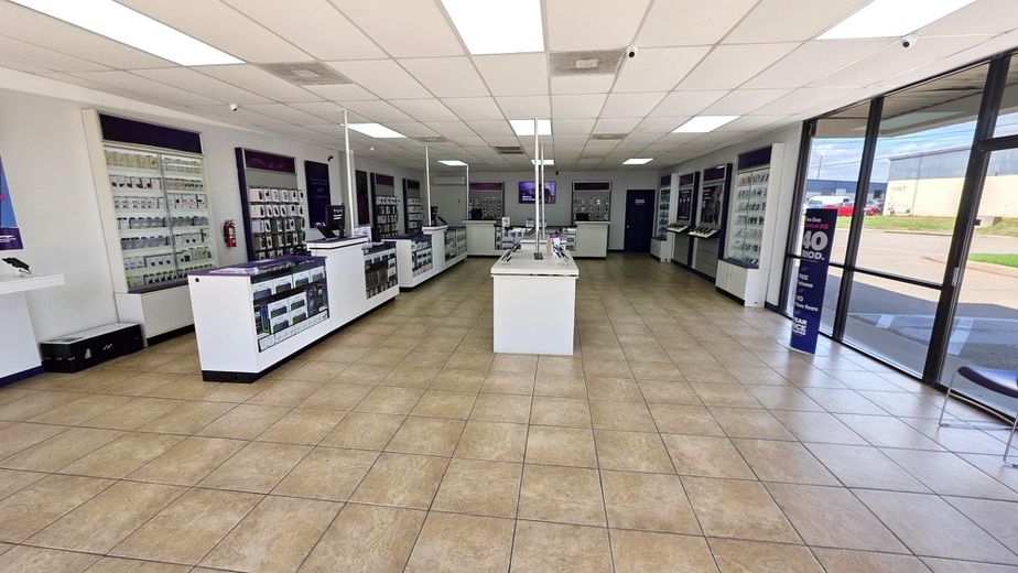 Metro by T-Mobile 2800 S Cooper St - 2800 S Cooper St 