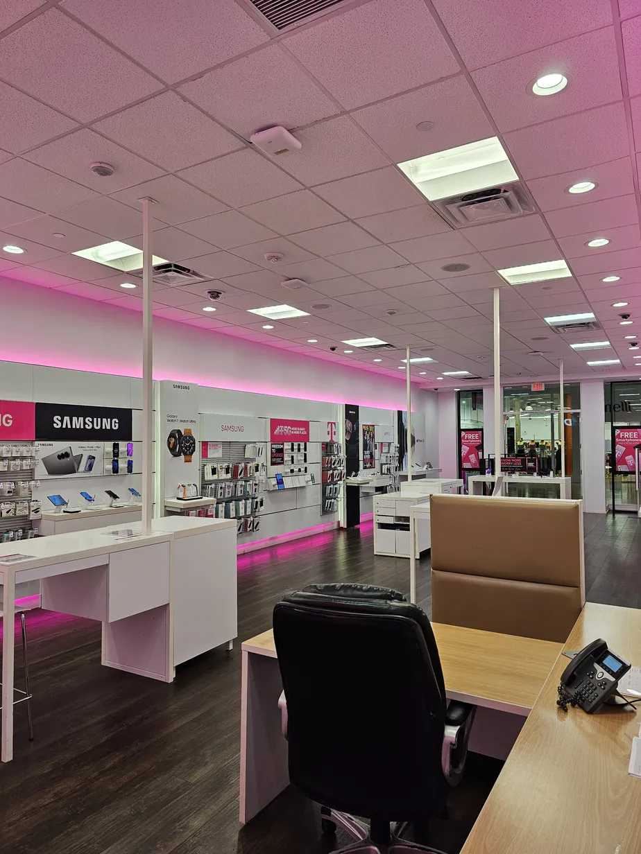  Interior photo of T-Mobile Store at Coastland Center, Naples, FL 