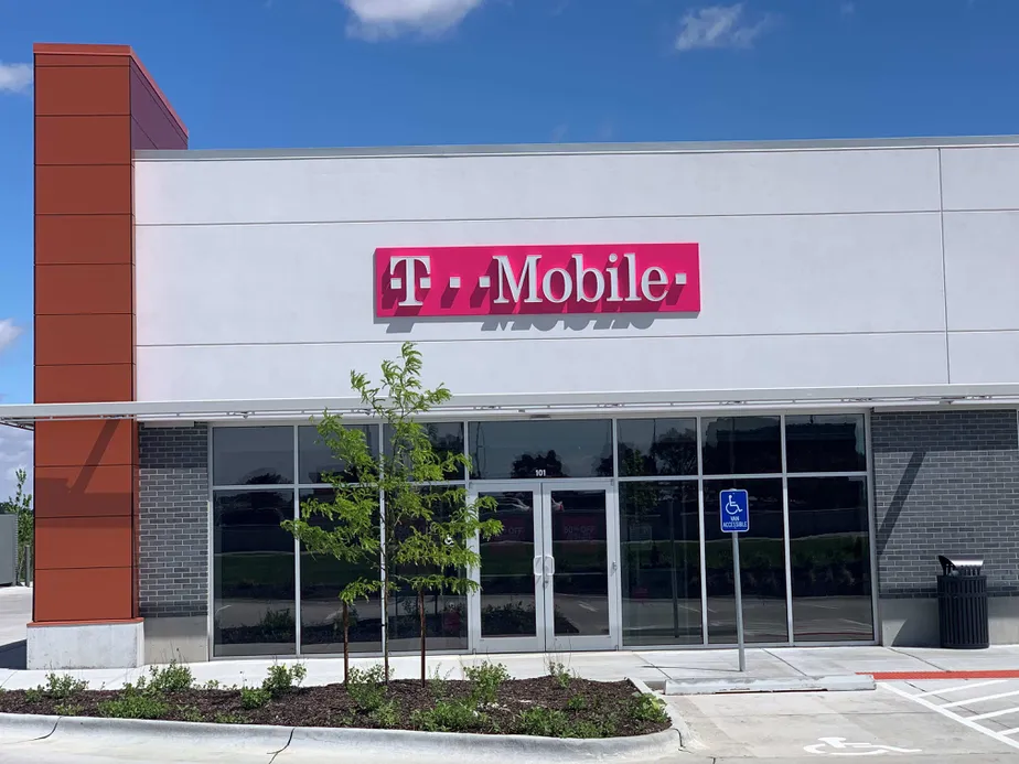 Exterior photo of T-Mobile store at Dodge & 120th, Omaha, NE
