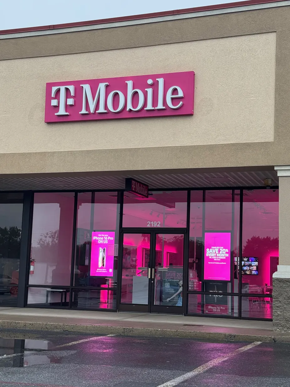  Exterior photo of T-Mobile Store at Garbers Crossing, Rockingham, VA 