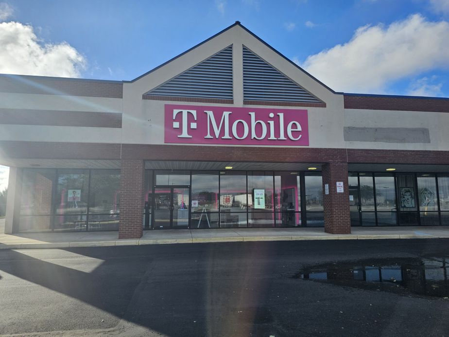 Exterior photo of T-Mobile Store at Fayette Square, Washington Court House, OH