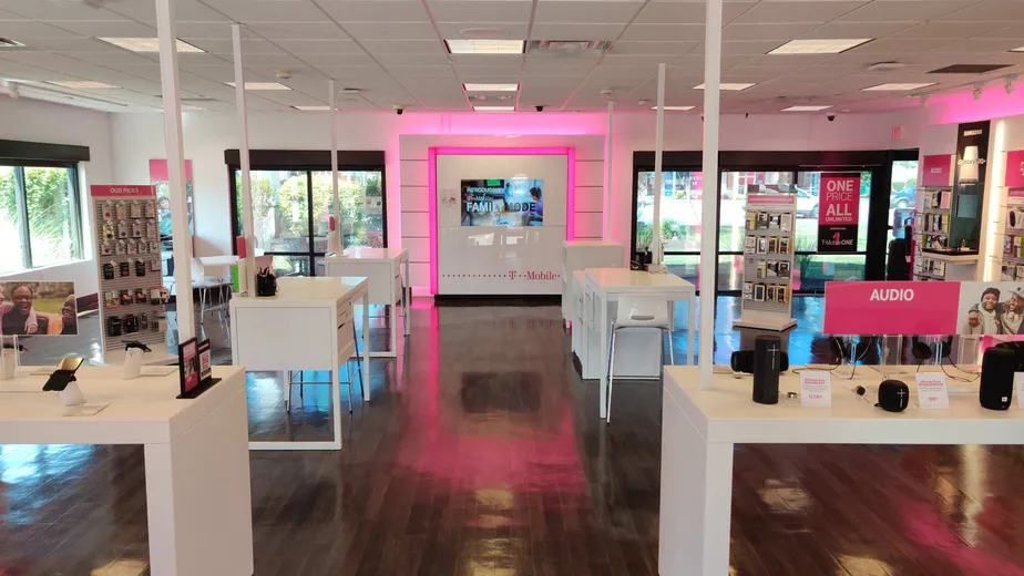  Interior photo of T-Mobile Store at Niagara Falls Blvd & Ridge Lea Road, Amherst, NY 