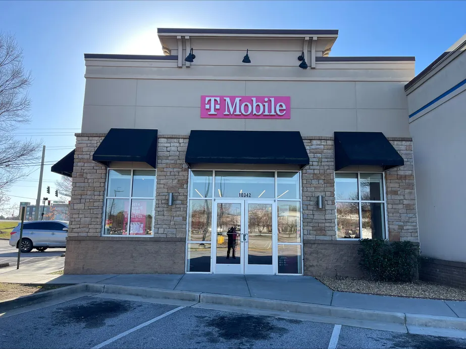  Exterior photo of T-Mobile Store at Industrial Blvd NE & Hwy 142 N, Covington, GA 