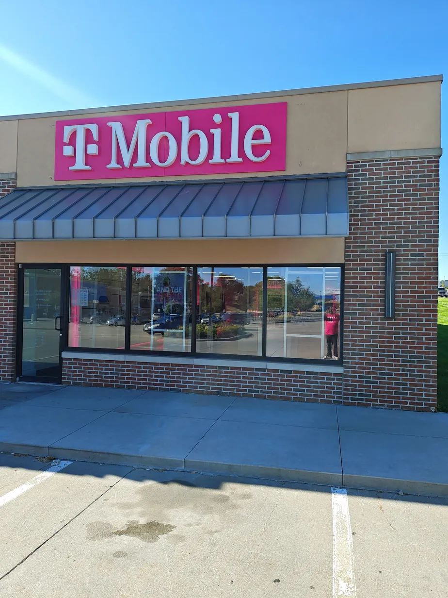  Exterior photo of T-Mobile Store at N 90th St & Blondo, Omaha, NE 