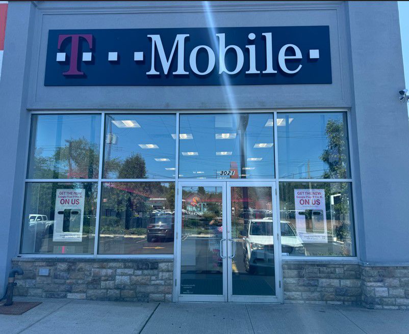 Exterior photo of T-Mobile Store at Charleston, Staten Island, NY