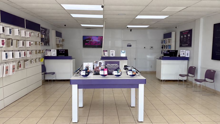 Metro by T-Mobile 6715 Lyons Ave - 6715 Lyons Ave 