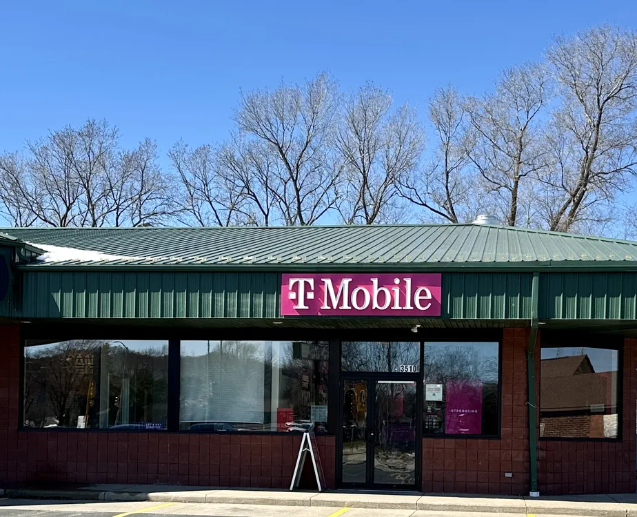 Foto del exterior de la tienda T-Mobile en Mormon Coulee & Victory, La Crosse, WI