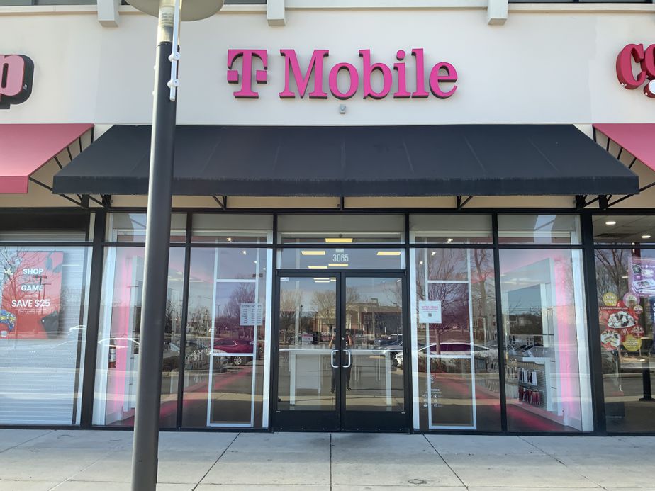 Exterior photo of T-Mobile Store at Waldorf Marketplace, Waldorf, MD