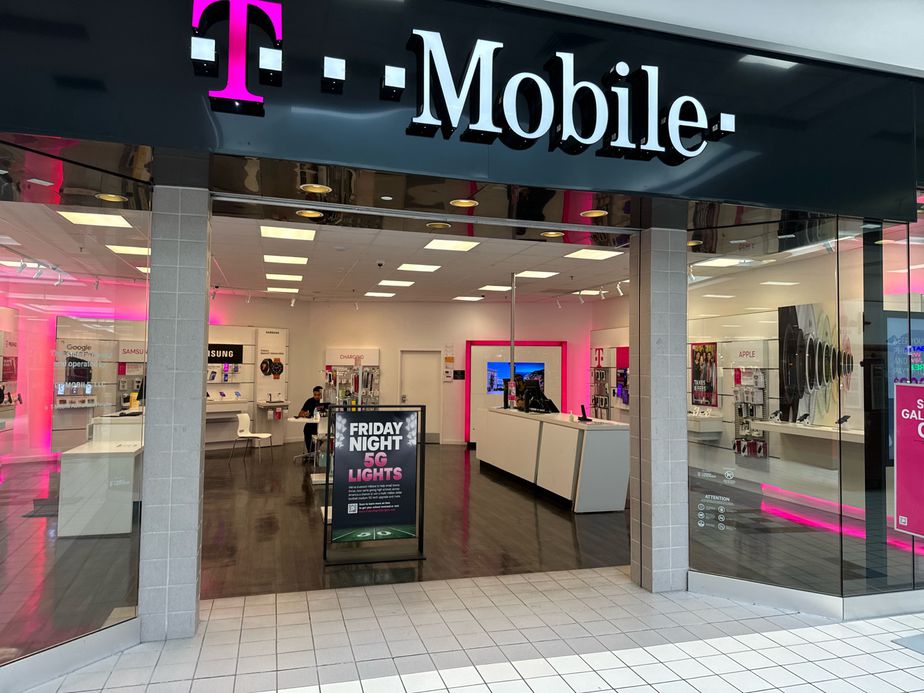 Exterior photo of T-Mobile Store at Valley Mall, Hagerstown, MD