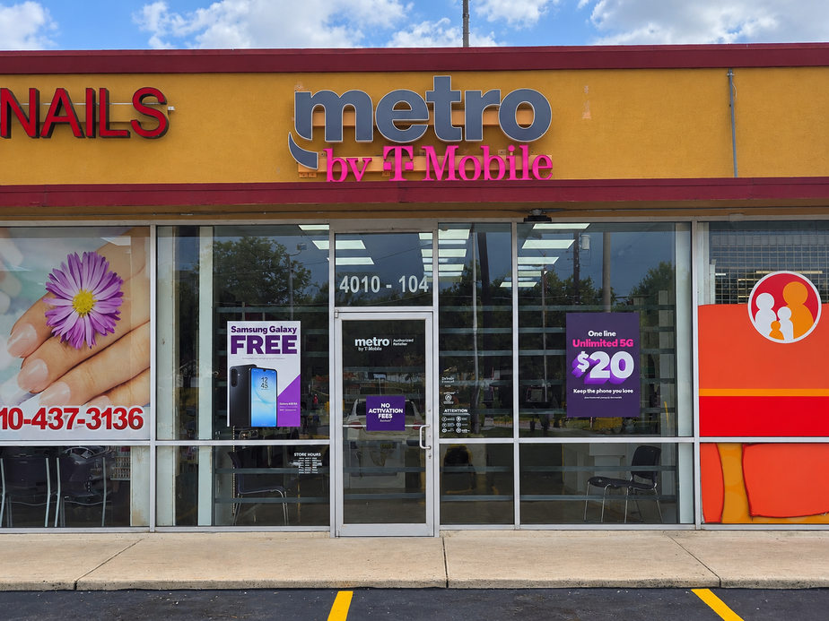 Metro by T-Mobile 4010 W Commerce St - 4010 W Commerce St 