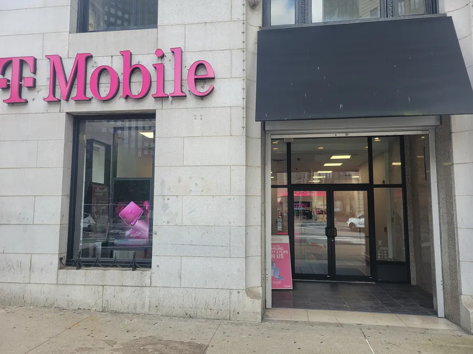  Exterior photo of T-Mobile Store at Market Sq - Dwntn Pittsburgh, Pittsburgh, PA 