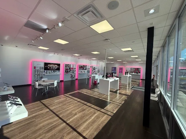  Interior photo of T-Mobile Store at Main & Camino Real, Cottonwood, AZ 