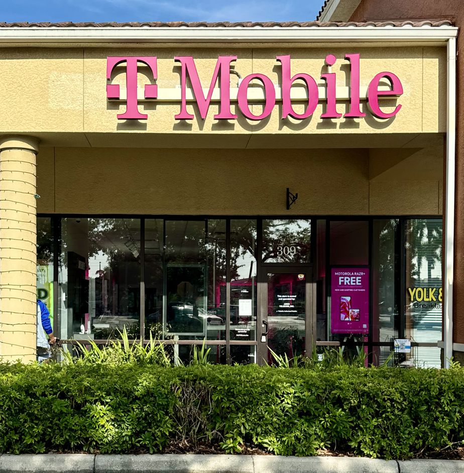 Exterior photo of T-Mobile Store at The Shoppes of Pebblebrooke, Naples, FL