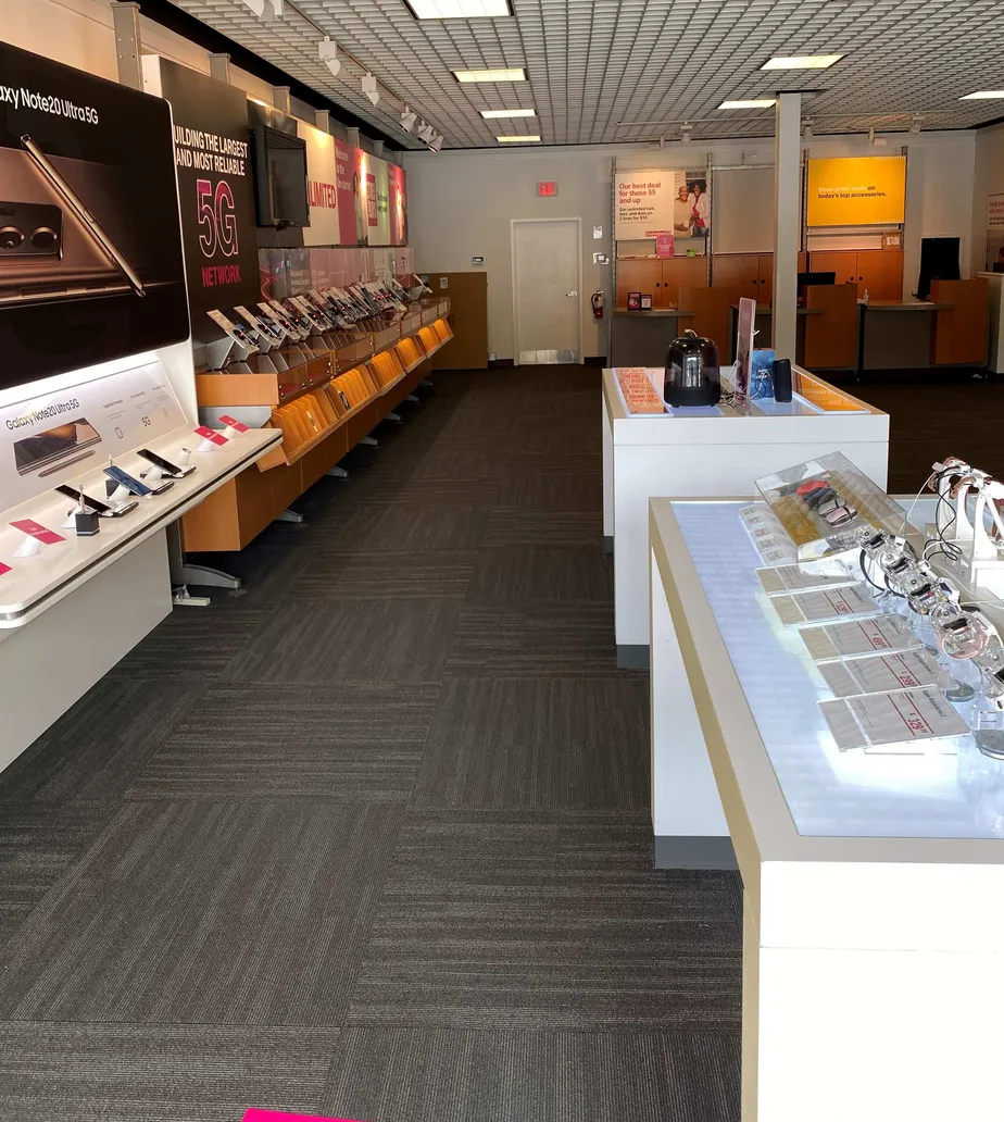 Foto del interior de la tienda T-Mobile en Trinity Point Dr & Trinity Cir, Washington, PA